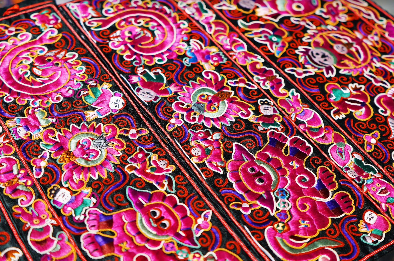 Split Thread Embroidery