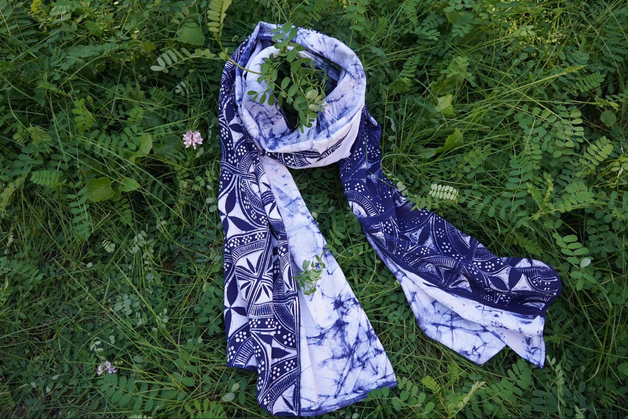 Reverse Painted Horseshoe Scarf