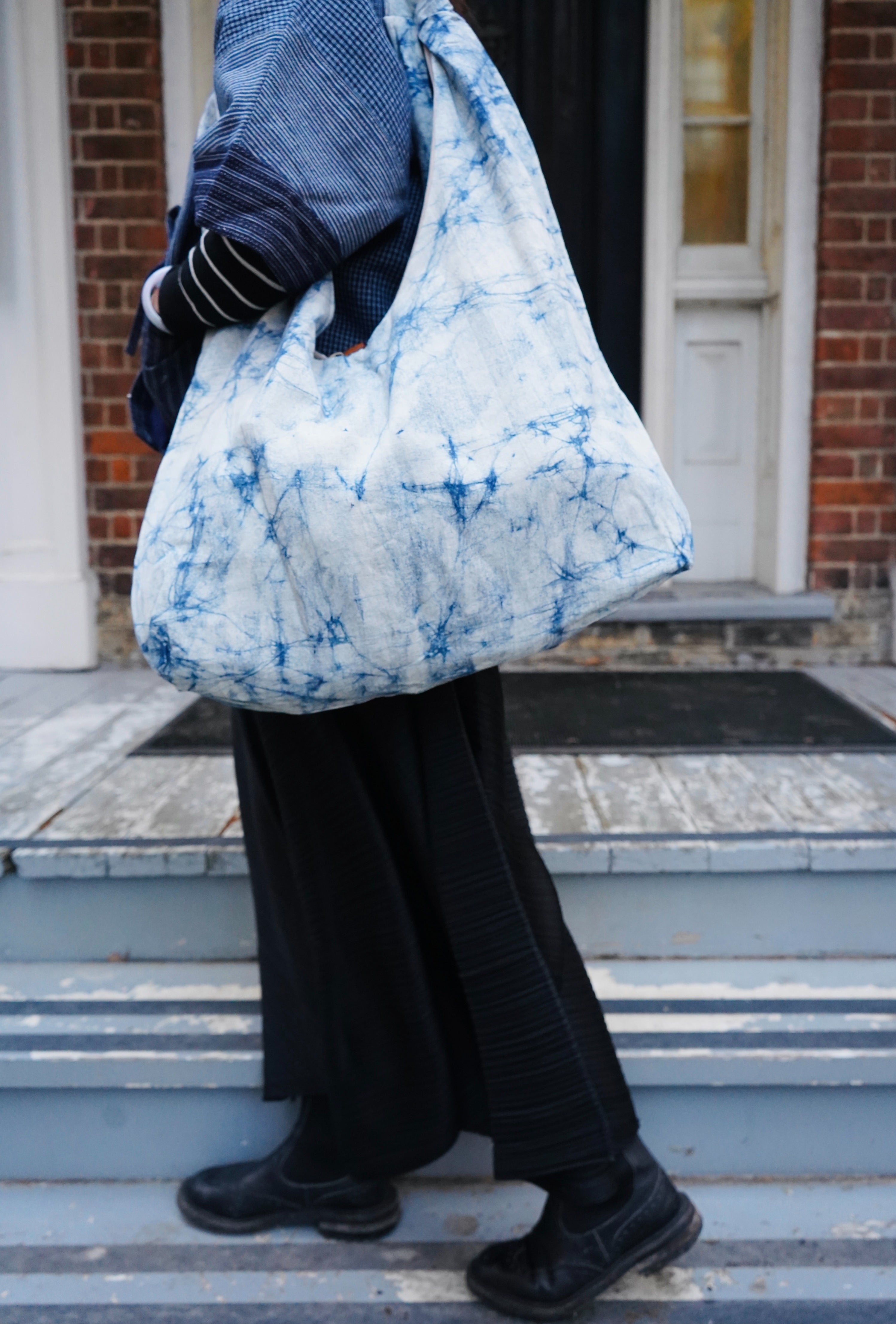 Ice Crack Shoulder Bag close-up shot