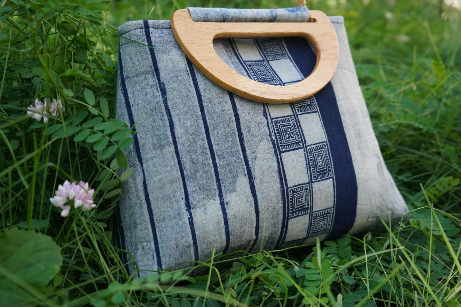 Lattice Wooden Handle Bag